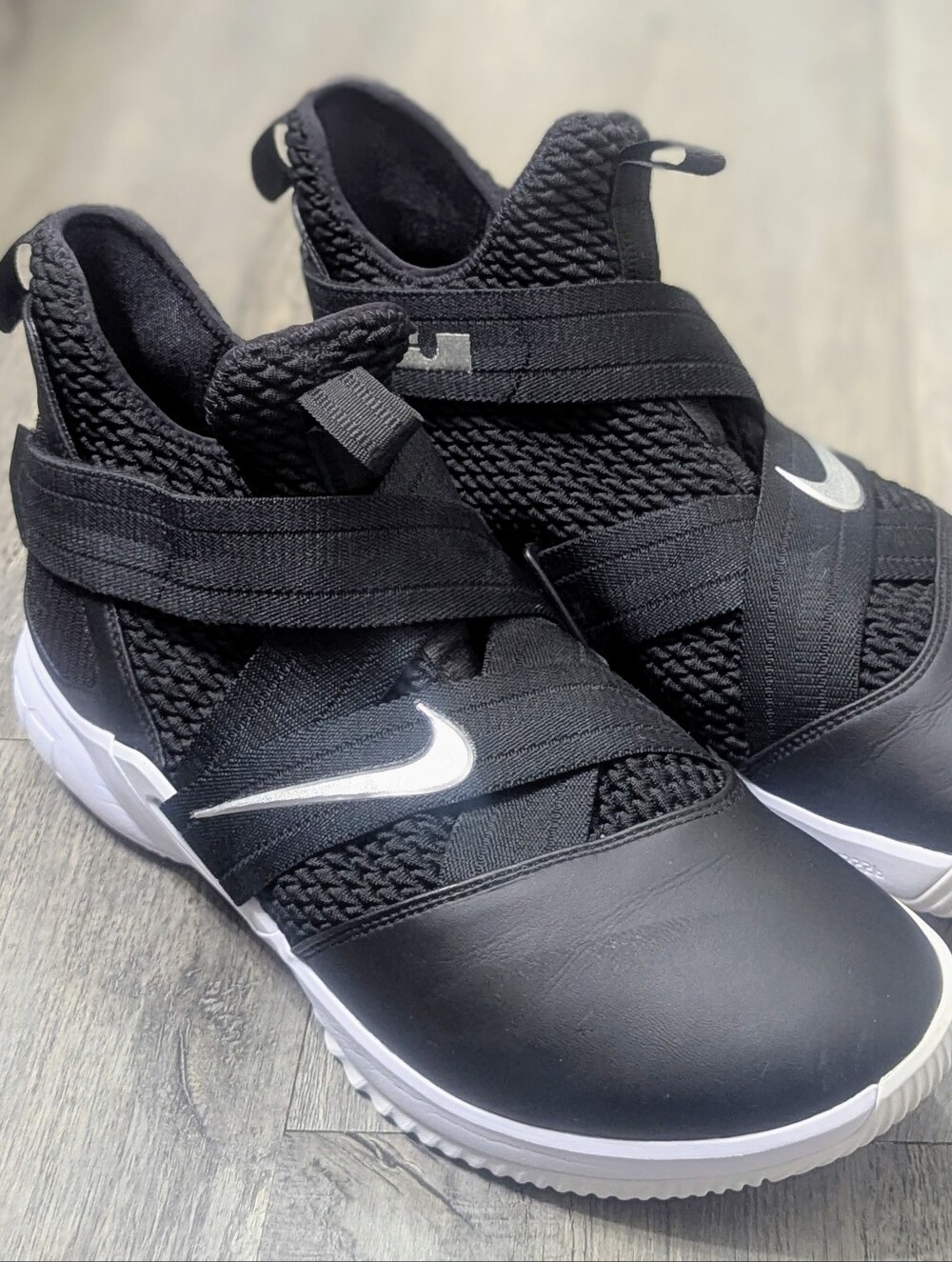 Nike Lebron Soldier XII Basketball Sbeakers